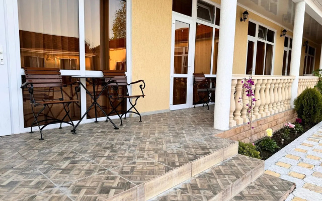 Luna Guest House