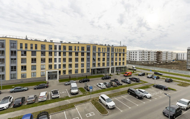 Uyutnaya dizaynerskaya studiya ryadom s Ekspoforumom Spb Flat
