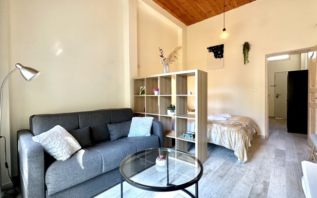 Shikarnye Apartamenty Ryadom s Parizhskoy Ploschadyyu v Khayfe Apartments