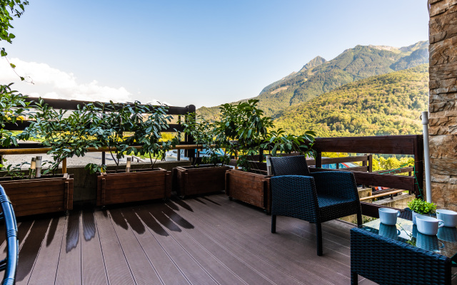 Oplot - Uluchshennyj lyuks s terrasoj 1 Apartments