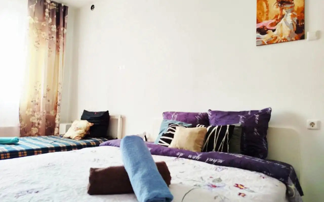 Live In Comfort Na B-Re Stroiteley 3 Flat