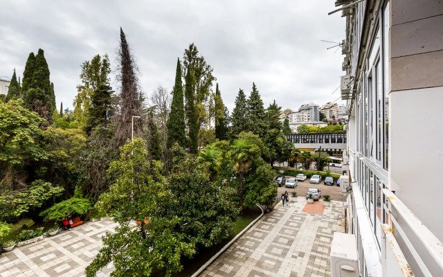 Svetlana-Tsentr u morya s vidom na skver i tsentr Apartaments