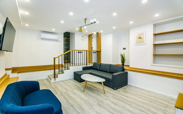 Imparator in Nizami Street Apartment
