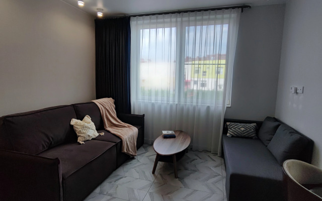 Yevrodvushka Apartamenty U Ekspoforuma Flat