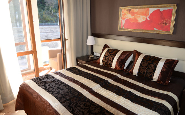 2-Bedroom Apartment with River and Mountain Views