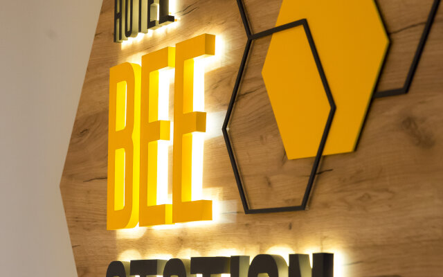 Отель Bee Station