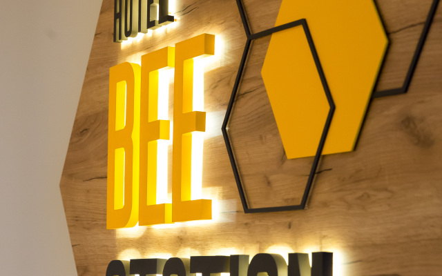 Отель Bee Station