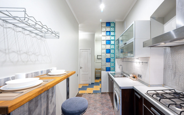 Апартаменты на Моисеенко 4