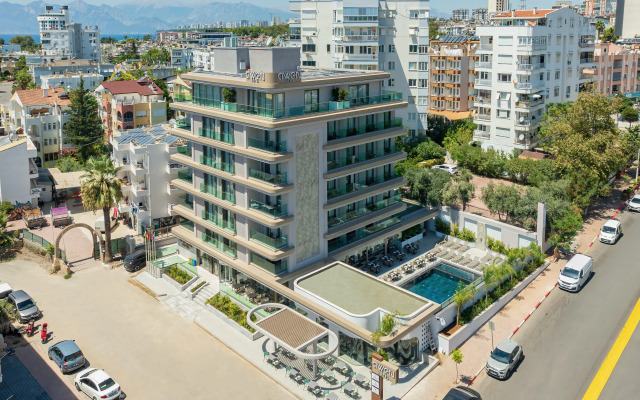 Awen Hotel Lara