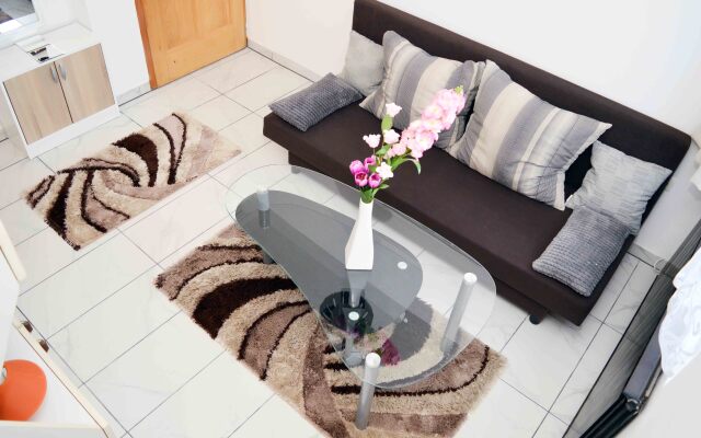 Lorabel Apartment House