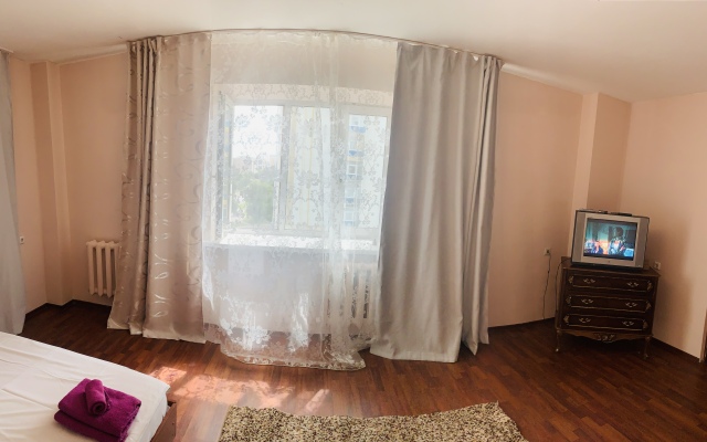 Bolshaya Kvartira Na Oktyabryskoy Apartments