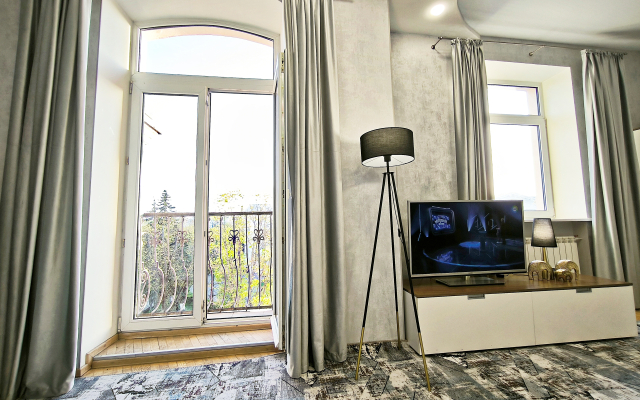 Tsentr Legendarny Dom Pod Shpilem | Ogromnaya Tryoshka Apartments