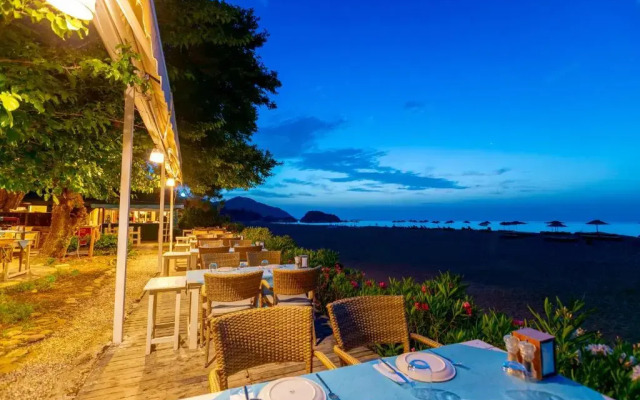 Etenna Beach Bungalows
