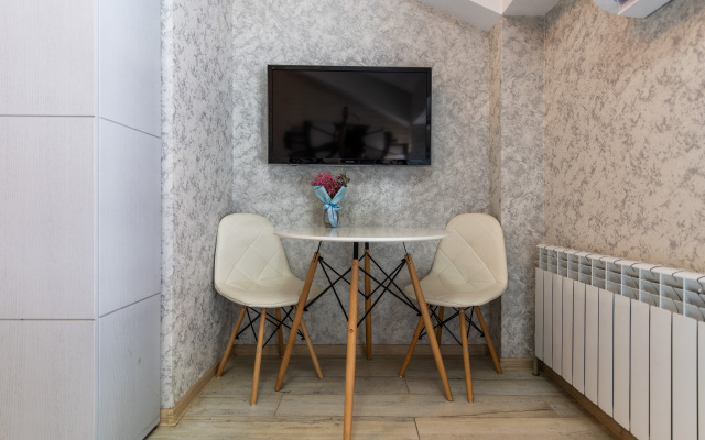 Oplot - Semejnyj s dvumya spal'nyami i balkonami 9 Apartments