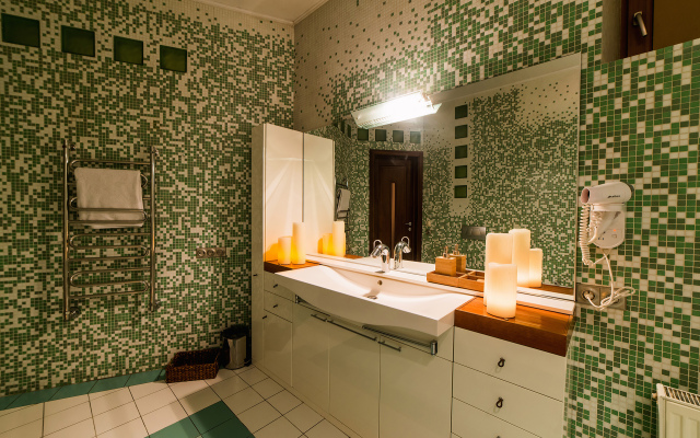 Holiday-In Guest house