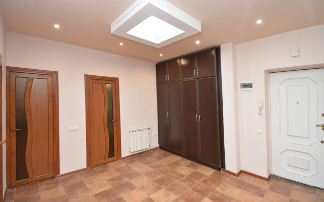 Trekhkomnatnaya v Tsentre Goroda Flat
