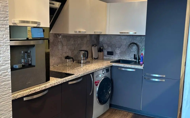 Uyutnye Dvuhkomnatnye S vidom Na More  Apartment