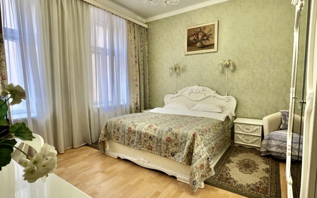 Апартаменты на Большой Конюшенной 3