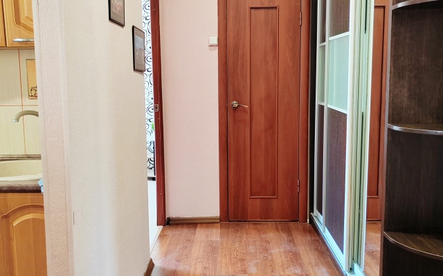 Квартира 2-х комнатная на Жукова 6