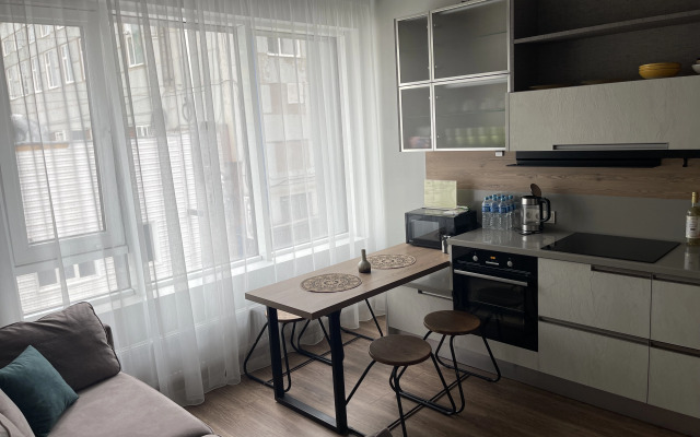 Roskoshnaya Flat