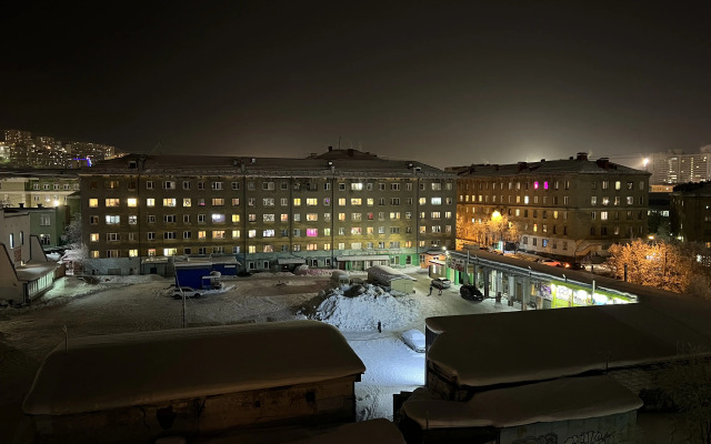 Tryokhkomnatnaya S Razdelnymi Spalnyami I Balkonom Flat