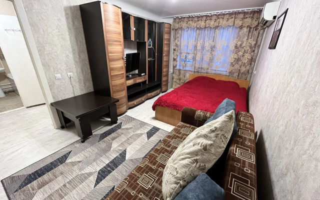 Shikarnaya odnushka vozle Akvaparka Flat