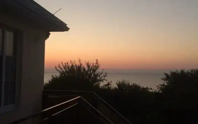 Elina Guest house