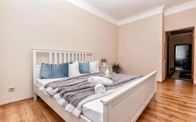 Na Ulitse Dostyk, 14 Apartments