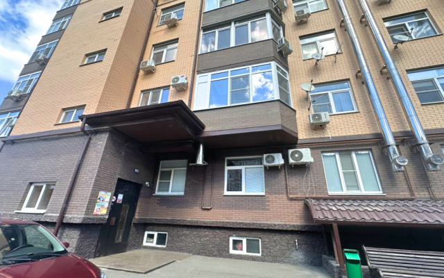 Chkalova 37 na chetvertom etazhe s lodzhiey Apartments