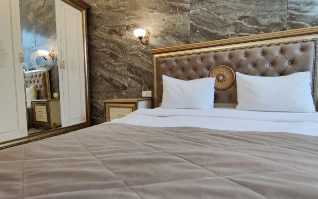 Grand Gallery Apartment
