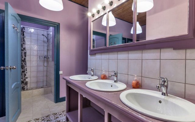 U Doma Knigi Furnished rooms