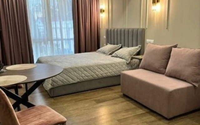 Na Ulitse Uchitelskoy 5 Flat