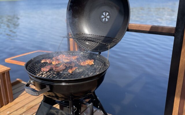 Гостевой дом на воде,хаусбот на р.Вуокса, карельский перешеек