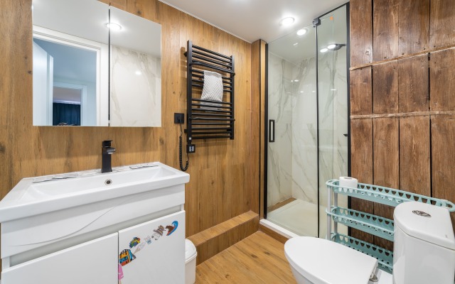V eko stile s sobstvennym dvorikom dlya otdykha Flat