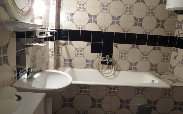 More 1/4 Apartments
