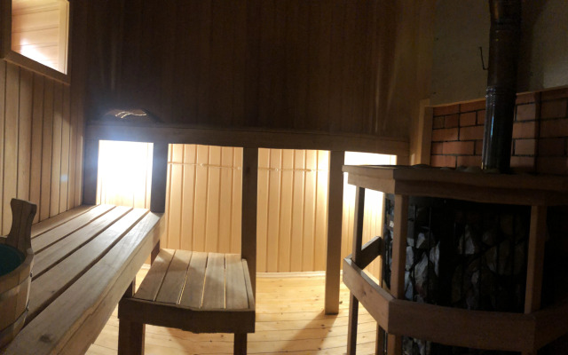 S Kaminom I Saunoy U Ozera Private House