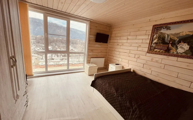 S baney basseynom i mangalom na beregu reki Private house