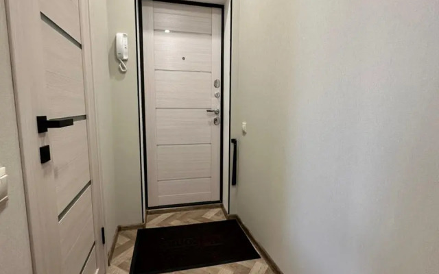 Dve Krovati I Divan Na Tsentralnom Rynke Flat