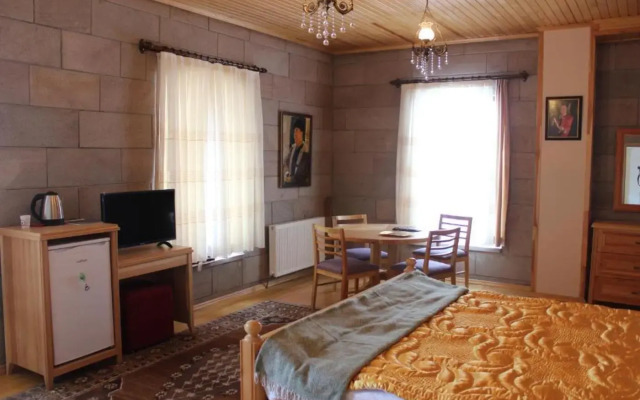 Lake Cildir Lodge Hotel