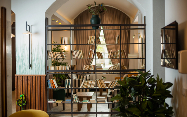 Отель Волхов