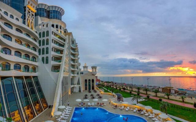 The Grand Gloria Hotel