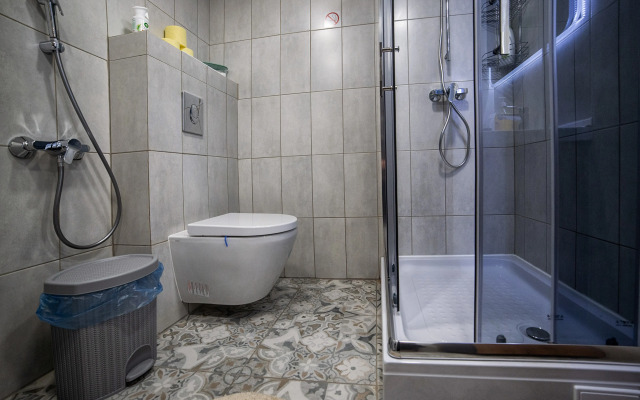 Sovremennaya studiya v tsentre goroda Flat