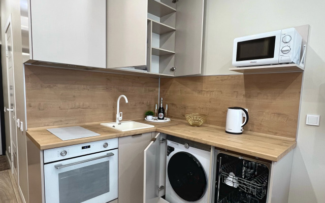 TopHouse na Strelkovoy 18k2 Apartments