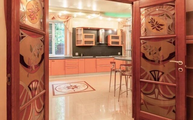 Ulitsa Krenkelya 6-8s3 Private House