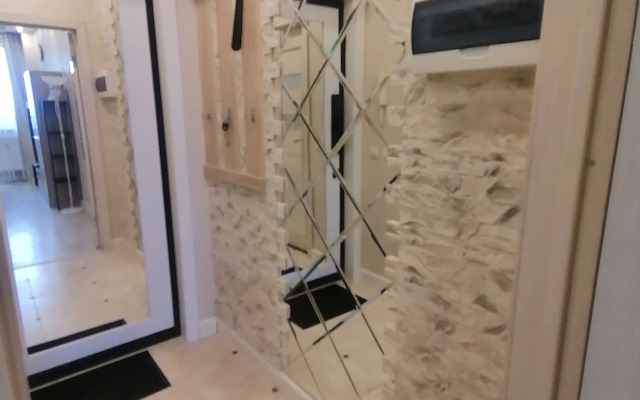 Pyadom C Torgovym Tsentrom I Alleej Flat