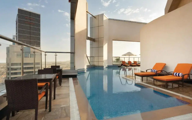 Hotel Ramada by Wyndham Abu Dhabi Corniche