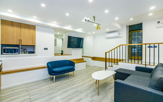 Imparator in Nizami Street Apartment