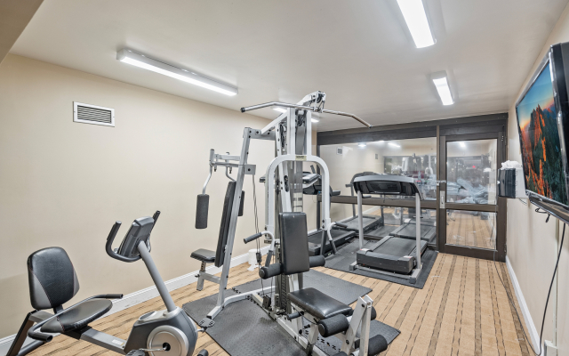 Отель Coratel Plus Suites Wichita West Airport