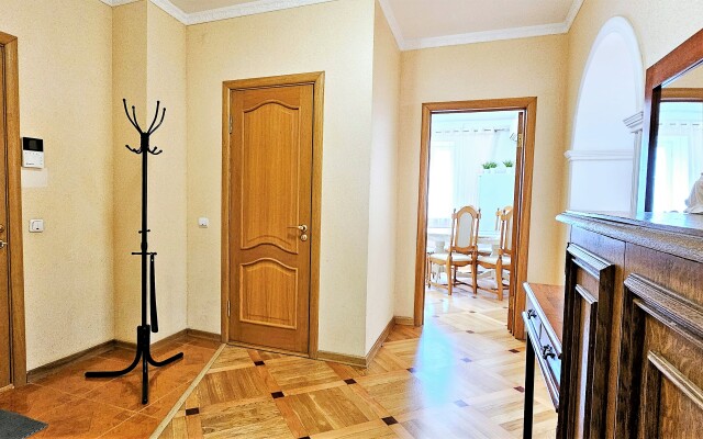 Dobry Dom ryadom s Tsvetnym Bulvarom Apartments