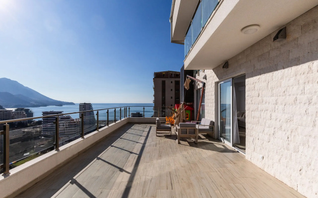 Sunny Side Three Bedrooms Apartment